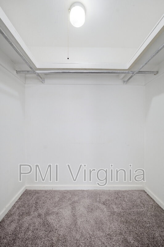 Building Photo - 1482 Old Virginia Beach Rd