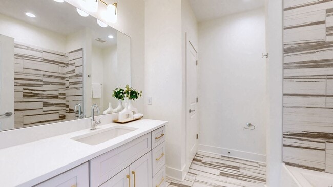 Building Photo - Sleek 3BR Stunner Near Historic Downtown Franklin