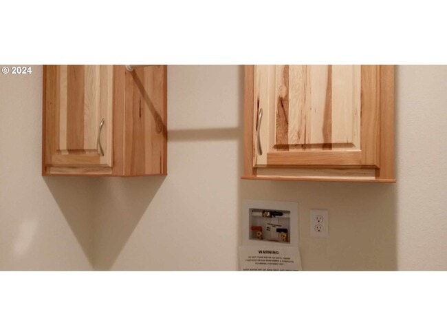 Building Photo - 348 N Falcon St