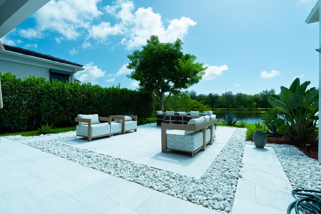 Building Photo - 13026 Artisan Cir
