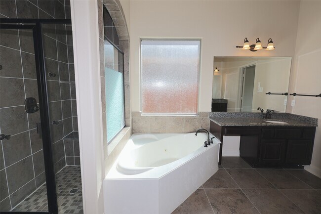 Building Photo - 17311 Quiet Shores Dr