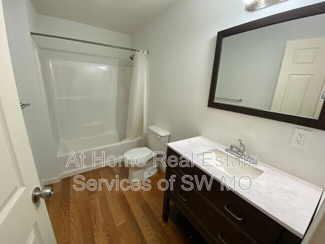 Building Photo - 617 S Fort Ave