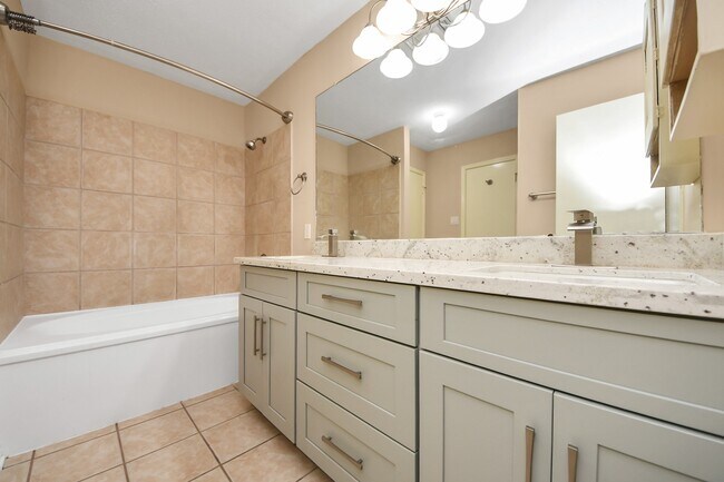 Building Photo - 16215 Cypress Trace Dr