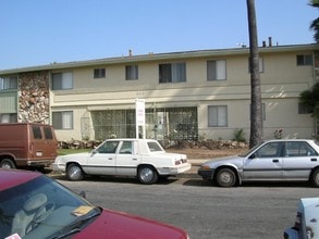 Building Photo - 643 E 99th St