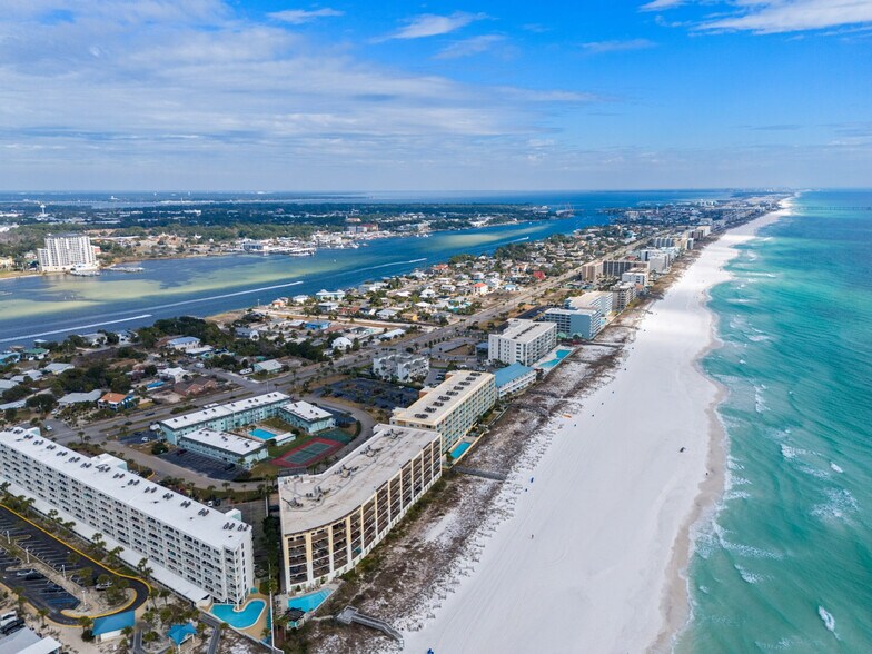 Building Photo - 215 Venus Ct