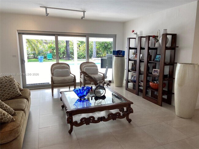 Building Photo - 9840 SW 69th Ave