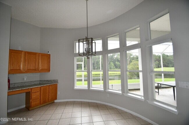 Building Photo - 925 Lotus Ln S