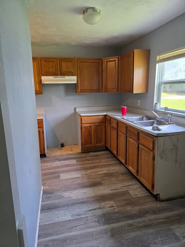 Building Photo - Spacious 3BD