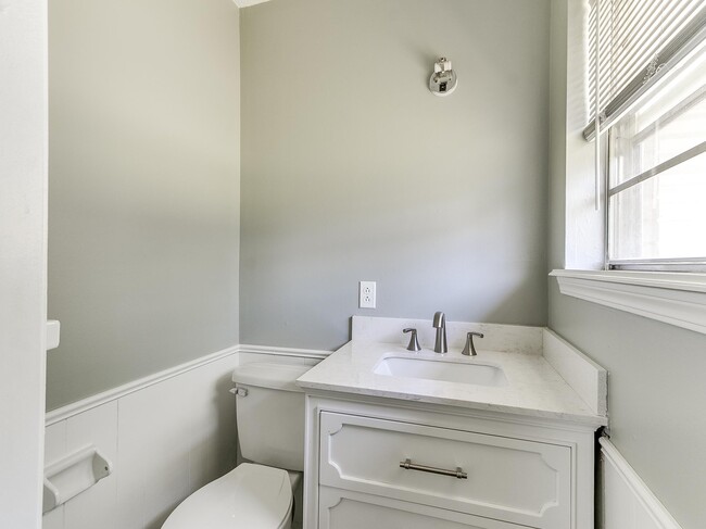 Building Photo - 4405 N Chapman Ave