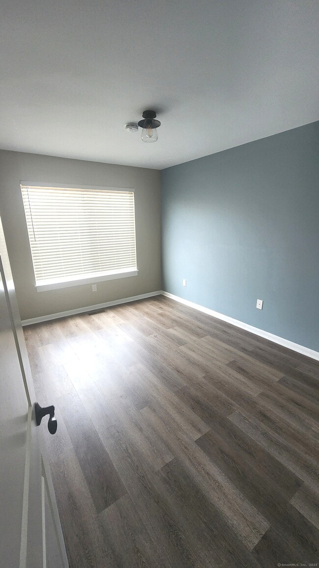 Building Photo - 55 Peddlers Dr