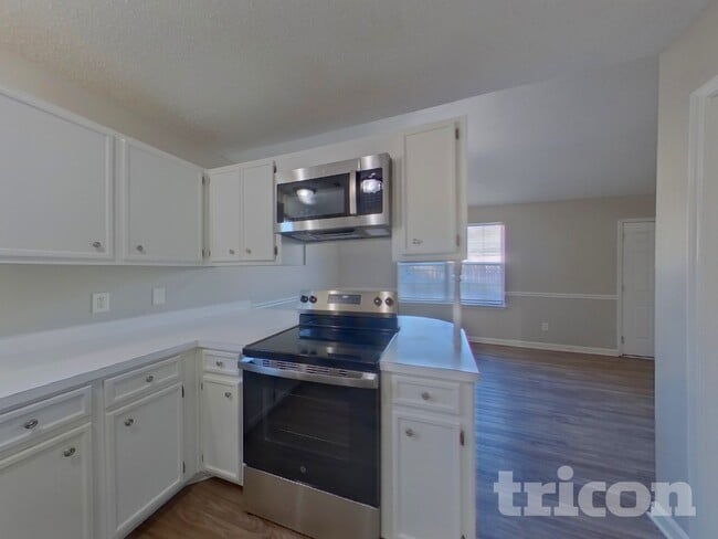 Building Photo - 4 Sweetberry Ct