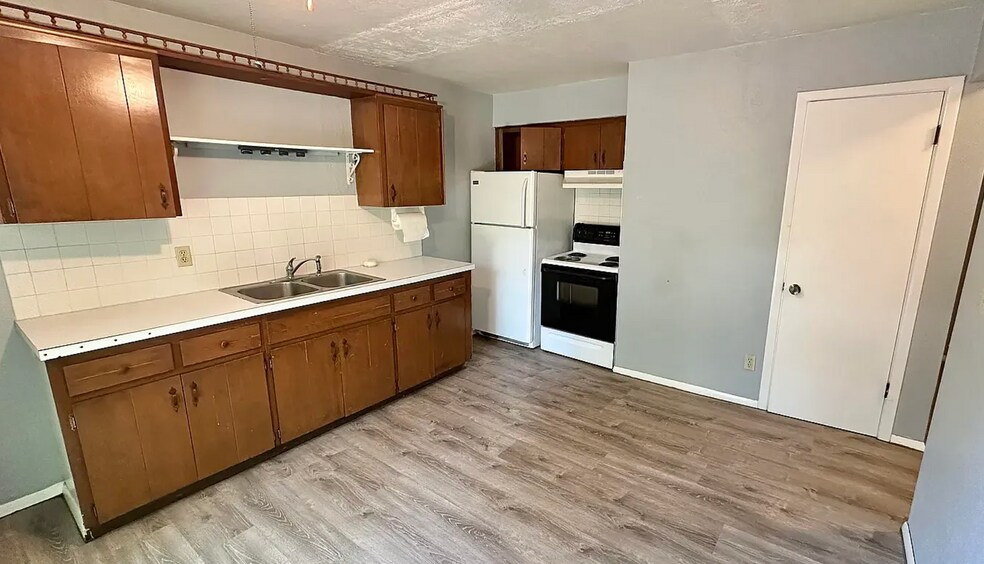 Building Photo - 3917 Reinhardt Dr