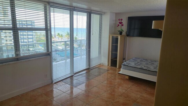 Building Photo - 3180 S Ocean Dr