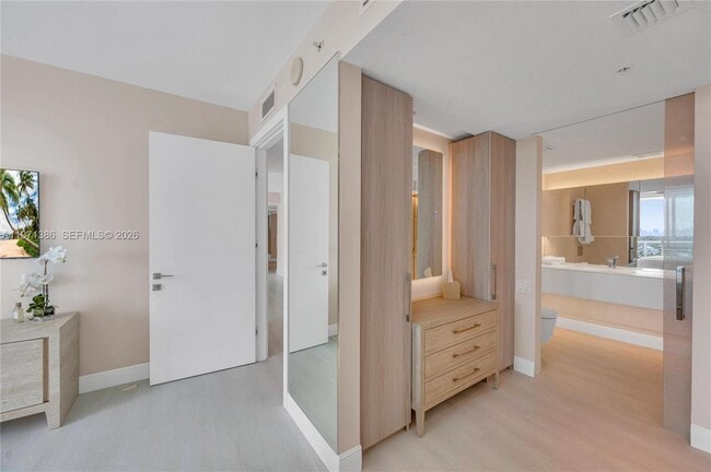 Building Photo - 6700 Indian Creek Dr