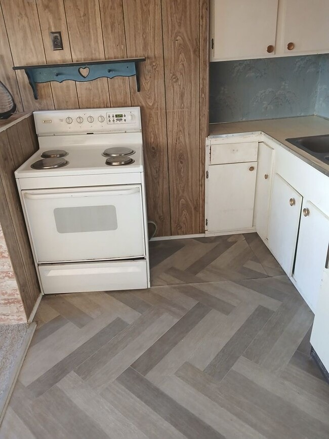 Building Photo - F237IE