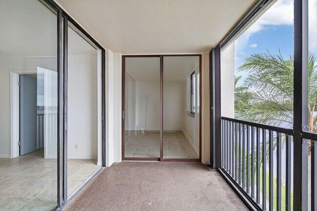 Building Photo - 117 Lake Emerald Dr
