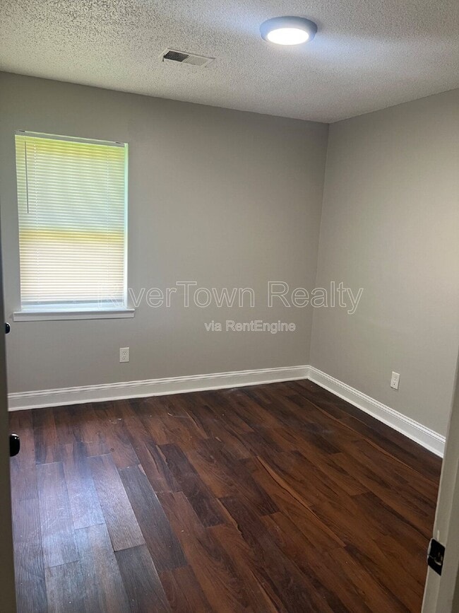 Building Photo - 1059 Eyers Rd
