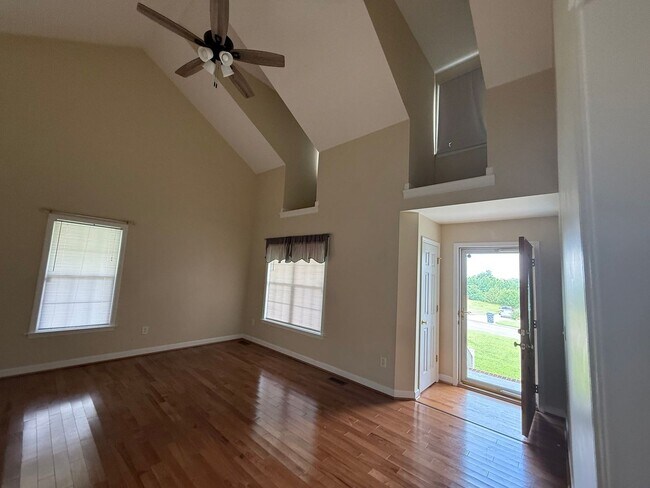 Building Photo - Three bedroom, 2 bath house in Haw River