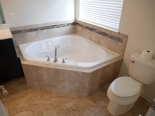 Building Photo - Large End-Unit Townhome- Owings Mills, MD