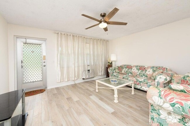 Building Photo - 99 Sussex E