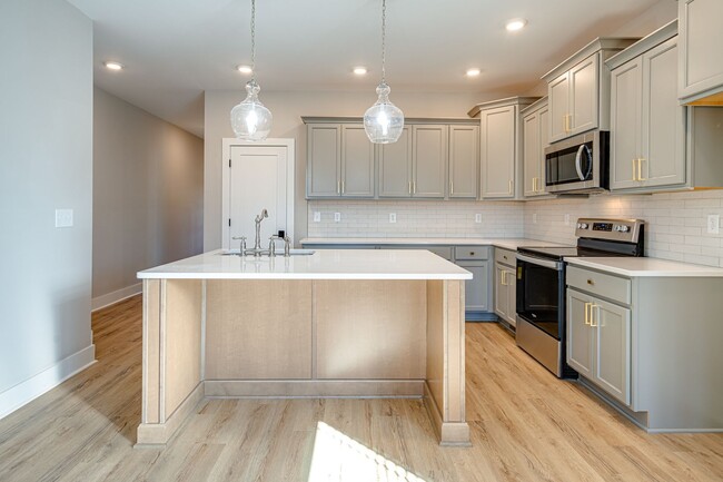 Building Photo - 4 Bedroom Rental in The Nations!