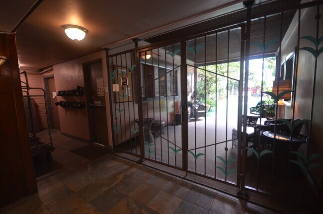 Building Photo - 417 Nohonani St