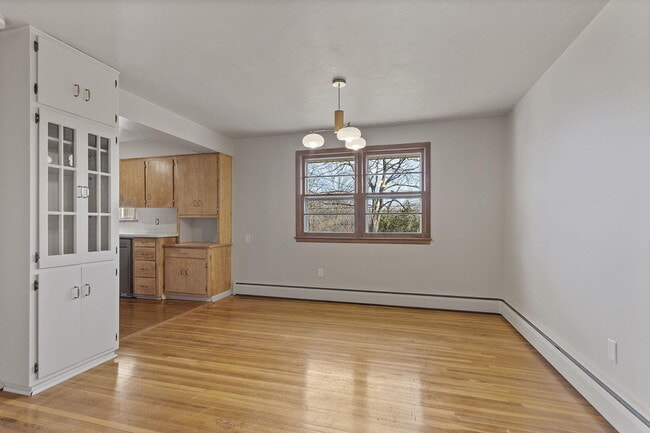 Building Photo - 340 Crown Point