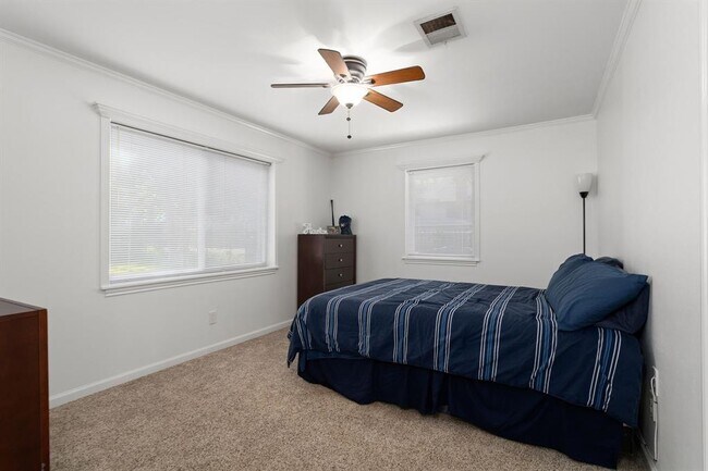 Building Photo - 11433 Ash Creek Dr