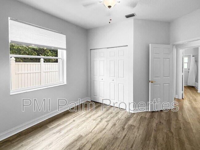 Building Photo - 10293 Allamanda Blvd