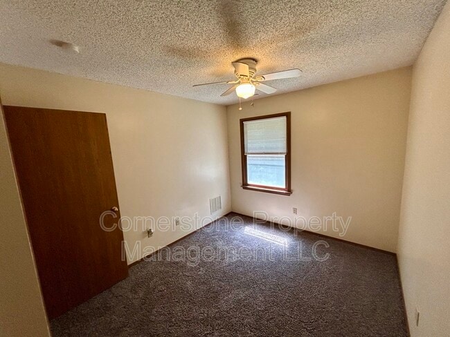 Building Photo - 817 Maple Ln