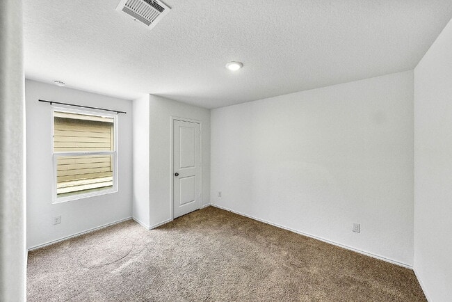 Building Photo - Up to 1 Month of FREE RENT!!!