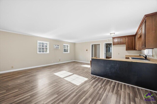 Building Photo - 5056 Wellington Dr