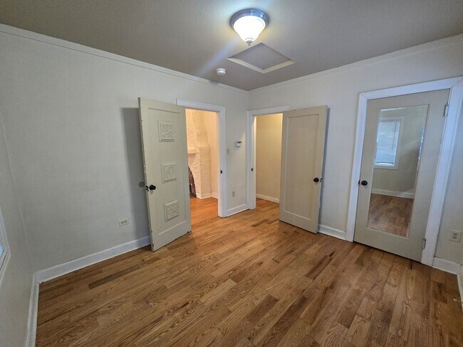 Building Photo - Large Beautiful South Hill Home! Available Now!