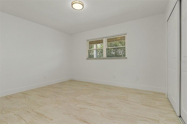Building Photo - 810 Oregon Ave
