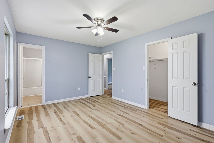 Building Photo - 11259 Edgewood Dr