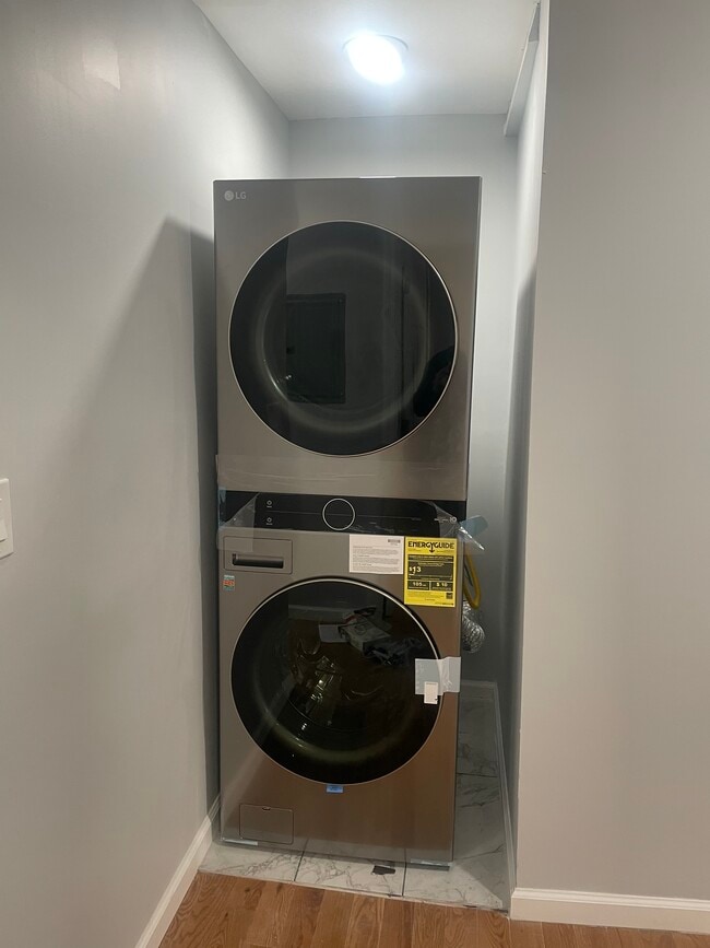 Building Photo - 422 Cherry St