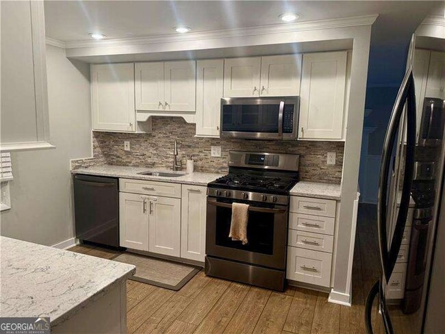 Building Photo - 9695 N Pond Cir