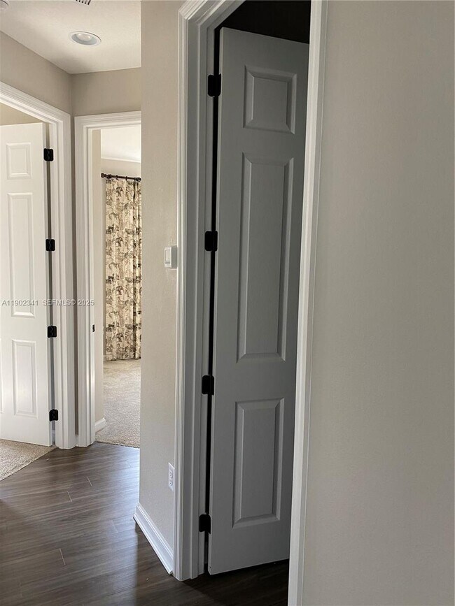 Building Photo - 125 Lake Smart Cir