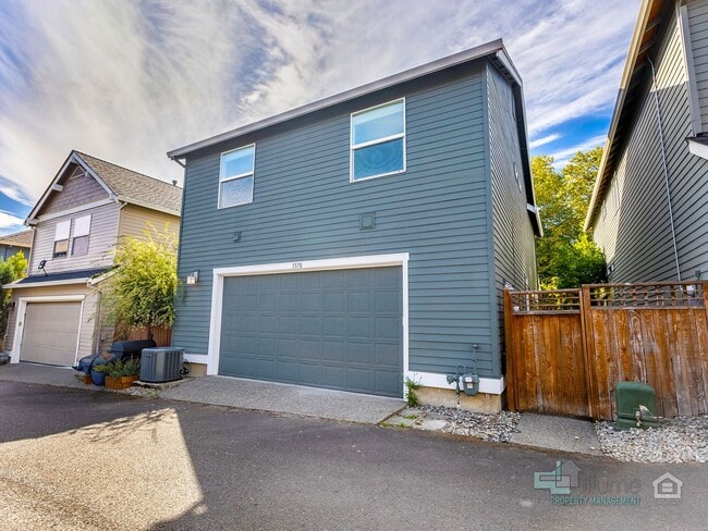 Building Photo - Beautiful 3 Bed/3 Bath Home!