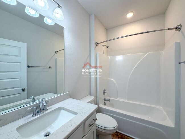 Building Photo - 220 Camellia Dr