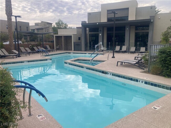 Building Photo - 1247 Rock Hls St