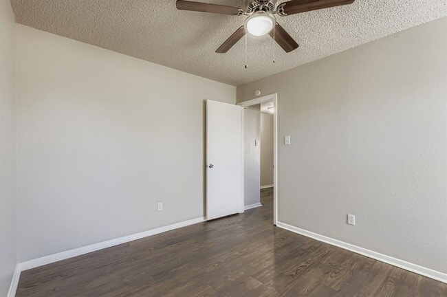 Building Photo - 11807 Acorn Creek Trail