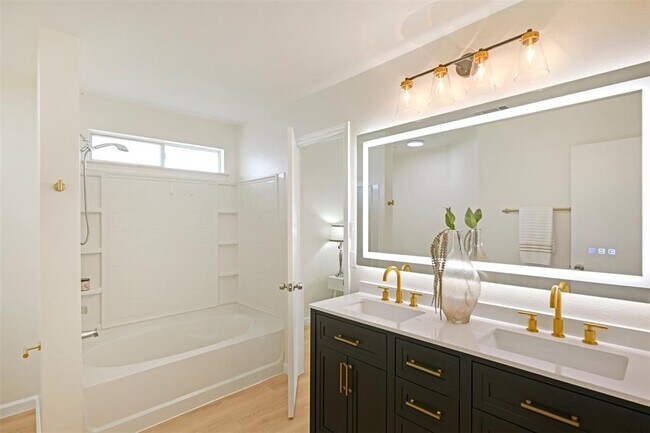 Building Photo - 208 Buttercup Way
