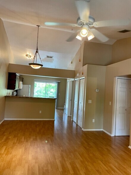 Building Photo - 124 Reserve Cir
