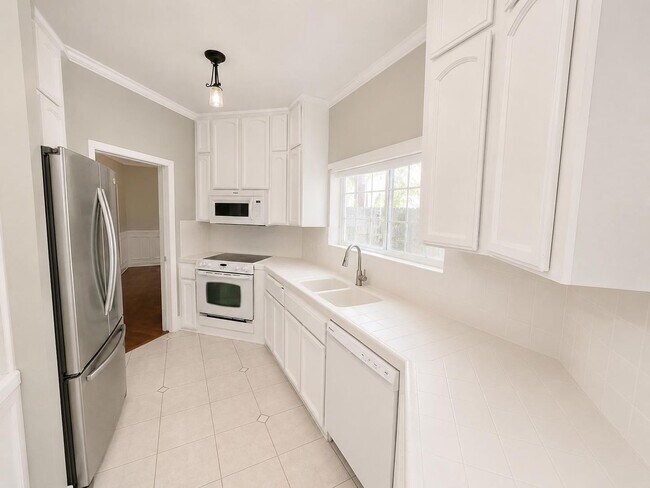 Building Photo - Beautiful Woodward Park 3/3 in Gated Community