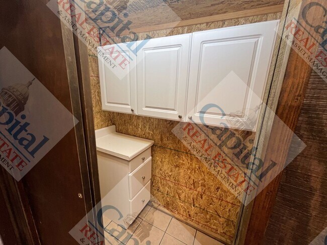 Building Photo - Spacious 2 Bedroom W/ Bonus Room