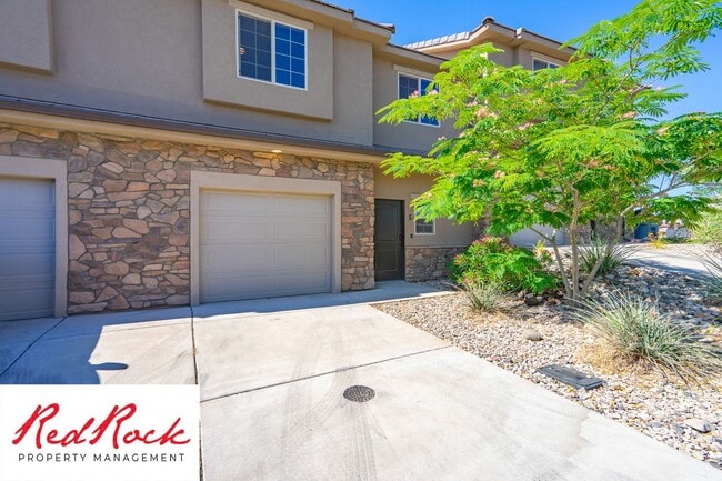 Primary Photo - Lovely townhome with Community Pool!