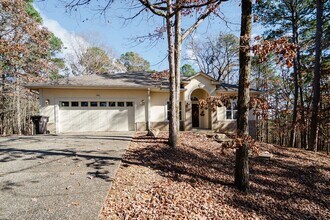 Building Photo - Beautiful private home with a great layout, beautiful wooded views and serene setting. Call 501-9...