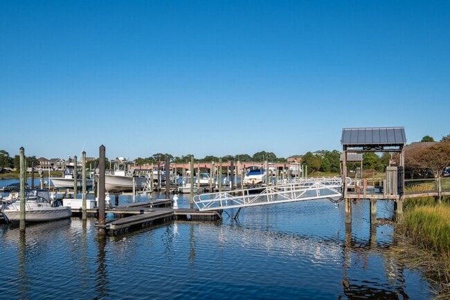 Building Photo - 3BR Open Floor Plan with Garage in Captain...