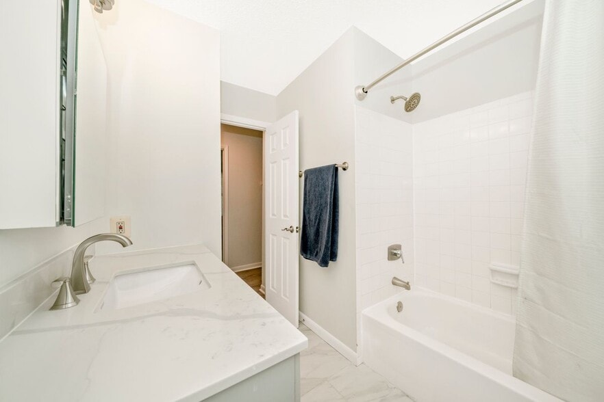 Building Photo - 3105 Glissade Ct